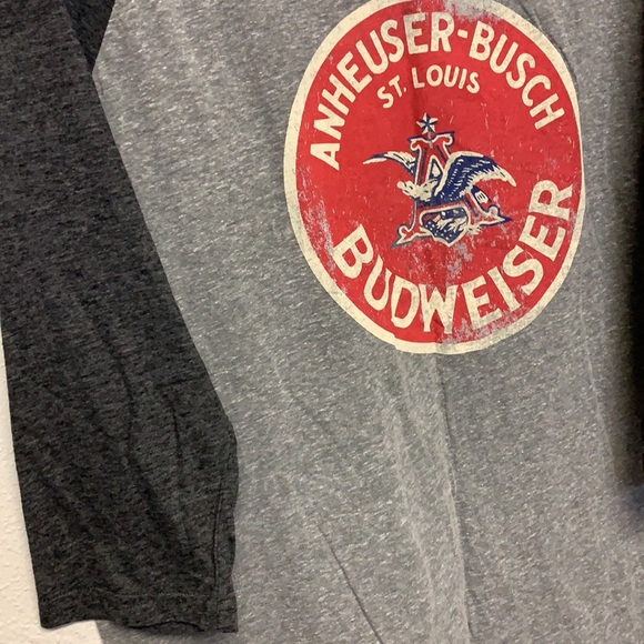 🛍️5/$20🛍️ Budweiser raglan tee - Picture 2 of 4